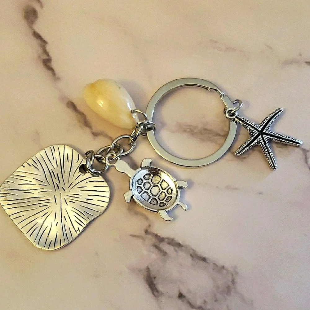 Dreaming Of The Sea Silver Tone Sea-Themed Keychain